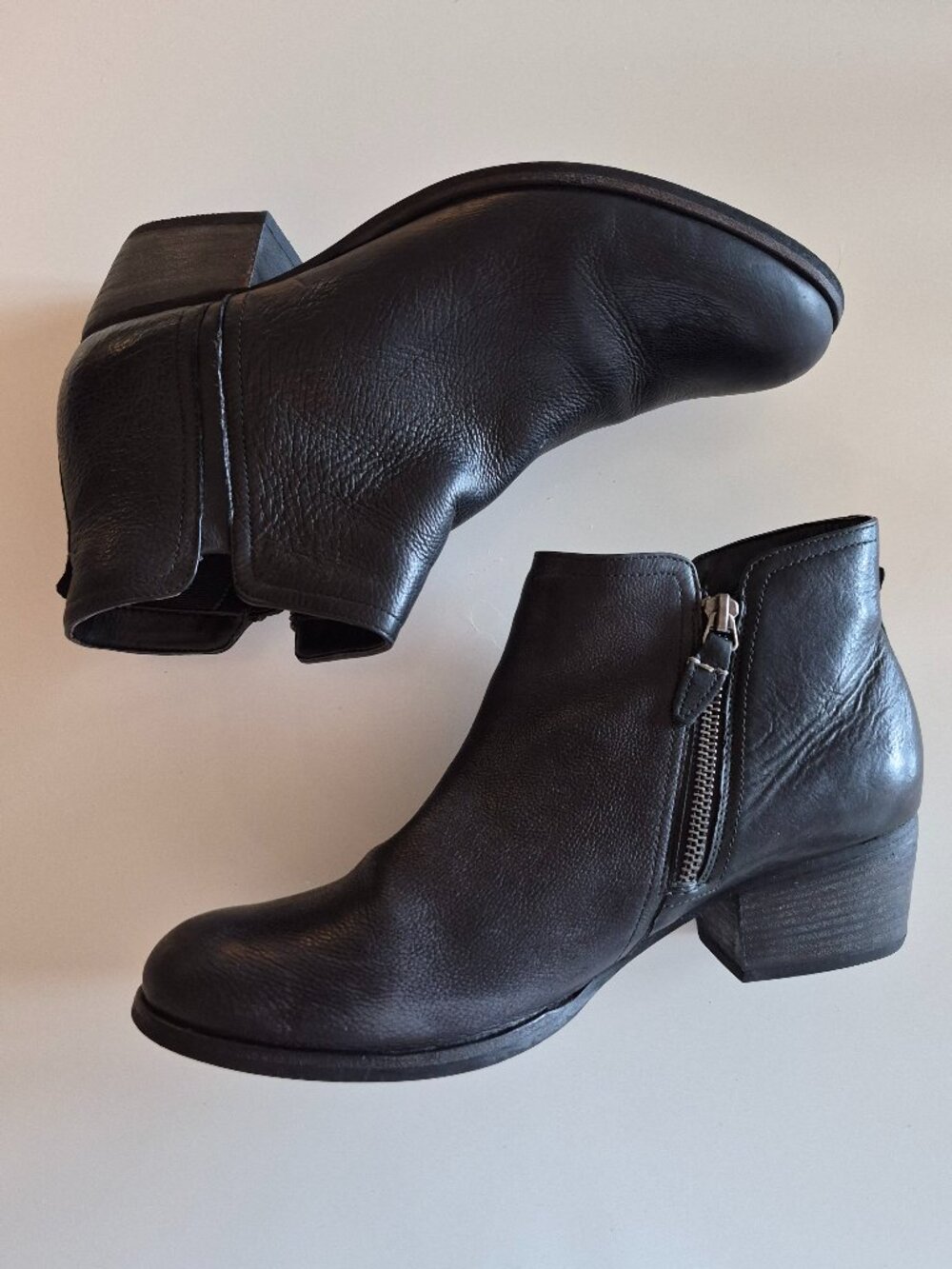 Clarks Ankle Boots Womens 9 Black Leather Side Zip Block Heel Booties